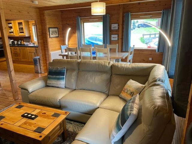 Luxury 3 Bedroom, 3 Bathroom Lodge With Hot Tub Ланбедър Екстериор снимка